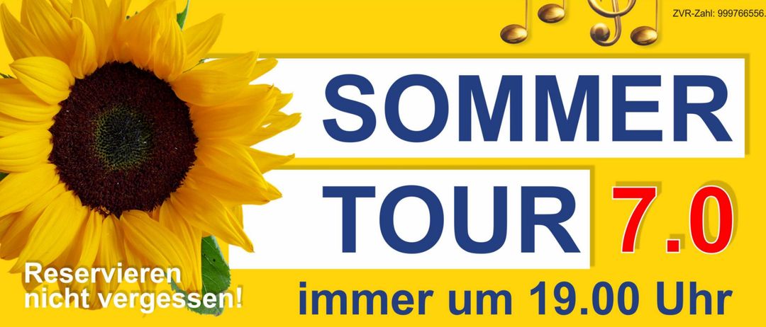 Ein Poster für die Sommer Tour 7.0 mit einer Sonnenblume und einer Karte mit Haltepunkten an verschiedenen Orten. Jeder Haltepunkt ist mit Datum und Name aufgeführt. Das Poster betont die Startzeit von 19:00 Uhr.