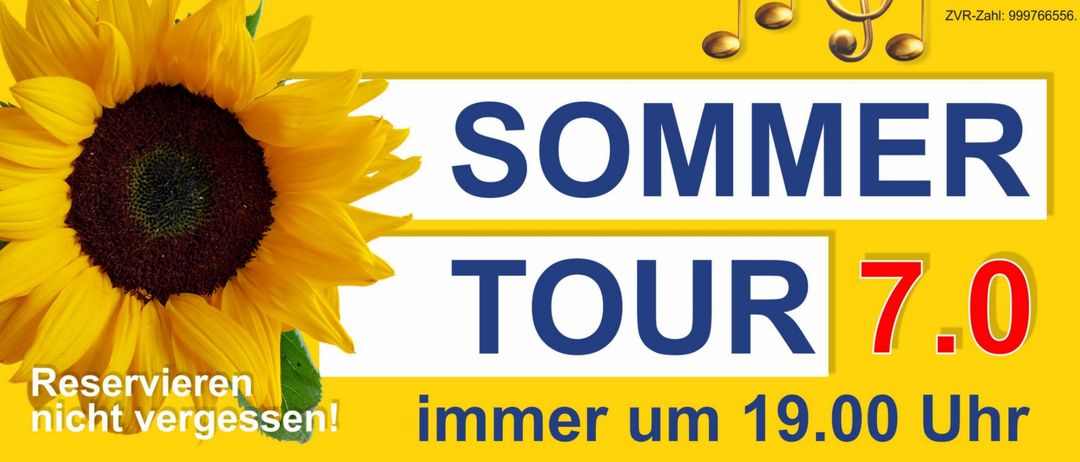 Plakat für die Sommertour 2024. Es enthält eine Karte mit verschiedenen Haltestellen wie Gasthaus Gold Hirsch, Heurigen Rappolt-Schleg und Mayer's Picknick Enzersdorf. Das Plakat enthält auch eine Sonnenblume und Musiknoten.