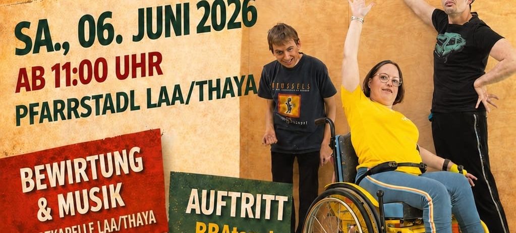 Ein Bild von drei Personen, eine im Rollstuhl, die 22 Jahre mit einer Party am 6. Juni 2026 feiern.
