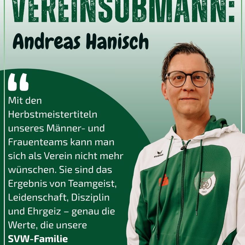 Plakat mit einem Foto eines Mannes, der eine grün-weiße Jacke trägt und lächelt. Der Text lautet: 'Vereinssubmann: Andreas Hanisch. Mit den Herbstmeistertiteln können sich unsere Männer- und Frauenteams als Verein nicht mehr wünschen. Sie sind das Ergebnis von Teamgeist, Leidenschaft, Disziplin und Enthusiasmus.'