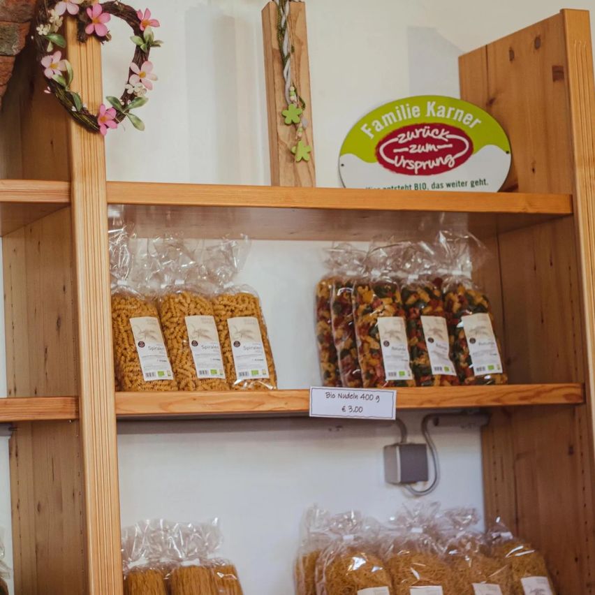 Bild enthält, Shelf, Wood, Hardwood