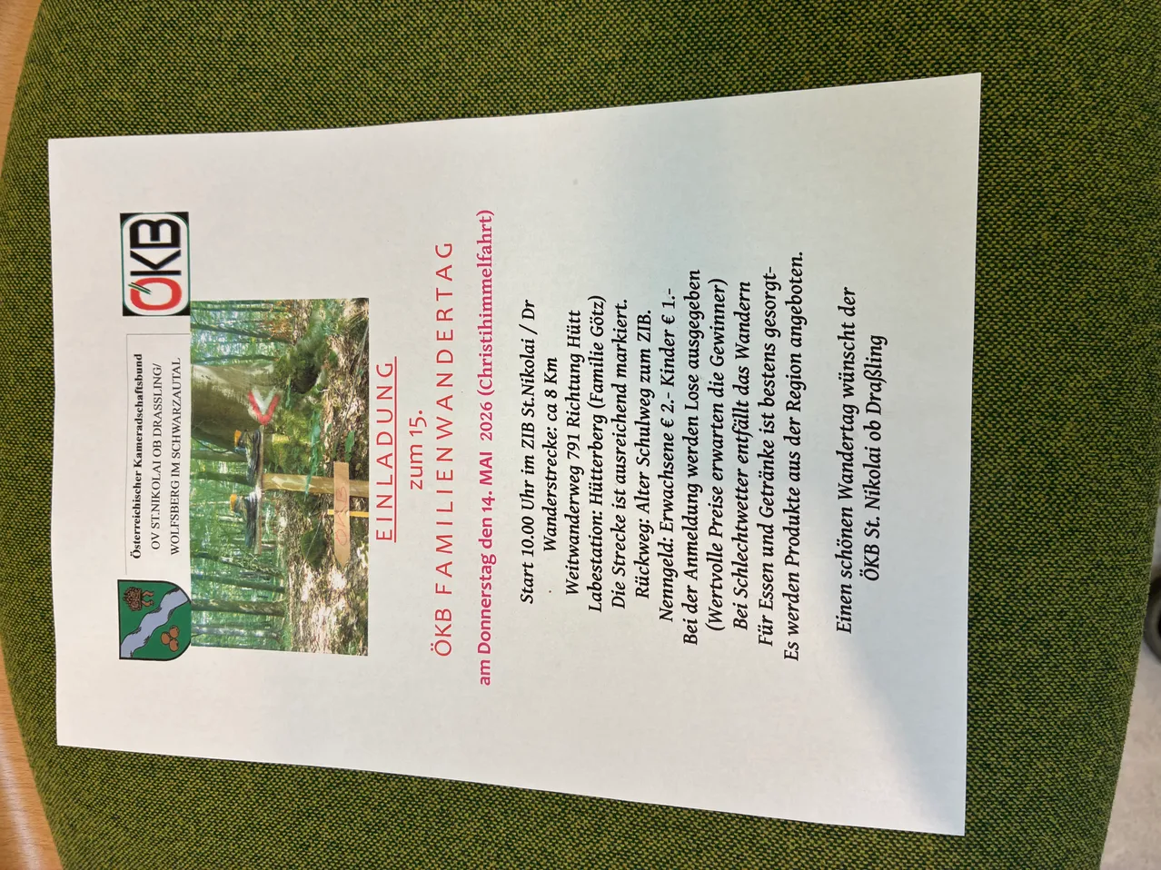 Ein Flyer für eine Veranstaltung am 14. Mai 2024, organisiert von OKB. Es zeigt eine bewaldete Landschaft und enthält Details zu einer Wanderveranstaltung.