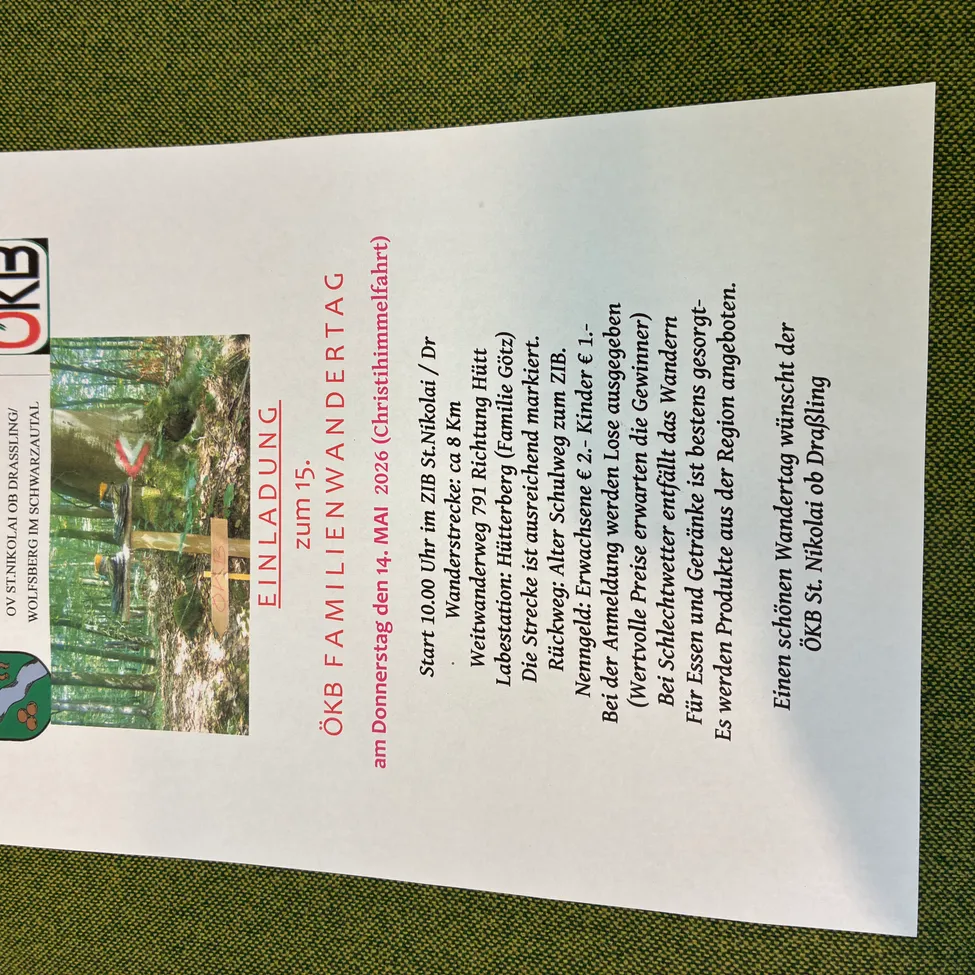 Ein Flyer für eine Veranstaltung am 14. Mai 2024, organisiert von OKB. Es zeigt eine bewaldete Landschaft und enthält Details zu einer Wanderveranstaltung.