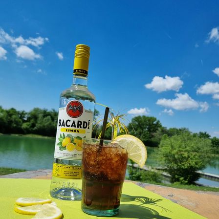 Bild enthält, Summer, Alcohol, Beverage, Cocktail, Mojito, Vegetation, Nature, Outdoors, Tree, Soda
