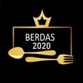 Goldene Krone über einem goldfarbenen Quadrat mit dem Text 'BERDAS 2020' und goldfarbenem Löffel und Gabel darunter.