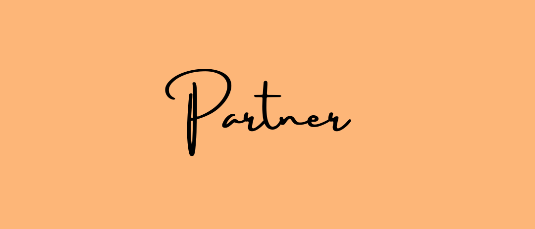 Das Wort 'Partner' ist in fetter schwarzer Schrift auf einem orangefarbenen Hintergrund geschrieben. Das Wort ist kursiv und stilisiert und erscheint etwas handgeschrieben. Der Farbkontrast lässt das Wort hervorstechen.