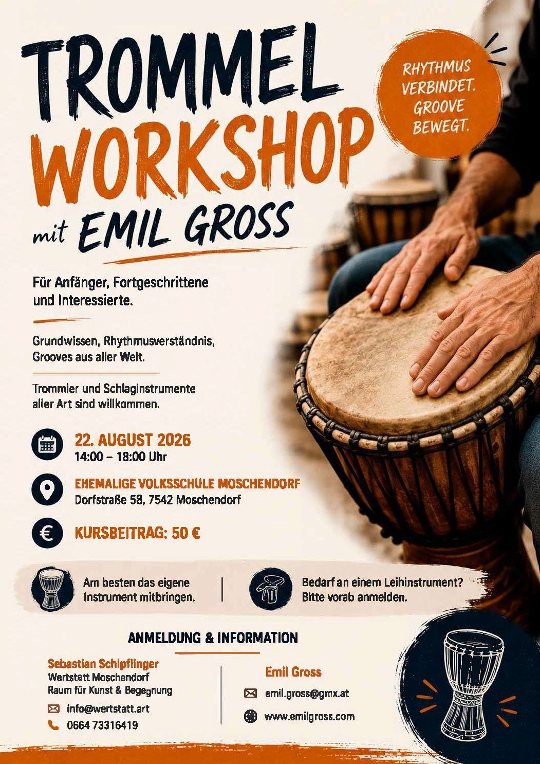 Ein Workshop-Poster für Emil Gross, das eine Person beim Schlagzeugspielen zeigt. Die Veranstaltung ist für Anfänger, Fortgeschrittene und Enthusiasten. Es beinhaltet grundlegendes Wissen, Rhythmusverständnis und Grooves aus aller Welt. Der Workshop findet am 22. August 2026 von 14:00 bis 18:00 Uhr in der ehemaligen Volksschule in Moschendorf statt.