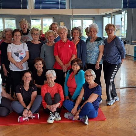 Bild enthält, People, Person, Groupshot, Adult, Female, Woman, Face, Head