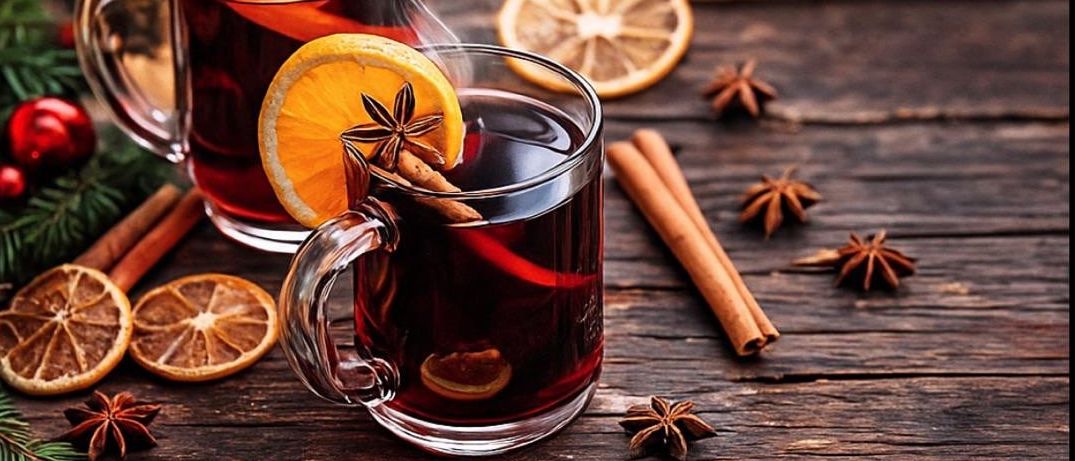 Glühwein- und Punschabend am Freitag, 19.12.2025, ab 17:00 Uhr in der Haselnusserg.12. Genießen Sie Glühwein in Gläsern.