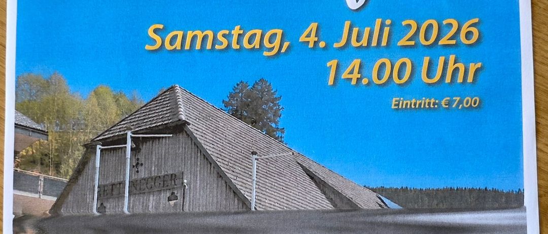 Plakat für ein Sommerfest in Rettenegge Dorfstadl, geplant für den 4. Juli 2026. Die Veranstaltung beginnt um 14.00 Uhr. Der Eintrittspreis beträgt 7 €. Das Plakat zeigt ein Bild eines Hauses mit Wasserreflexion.