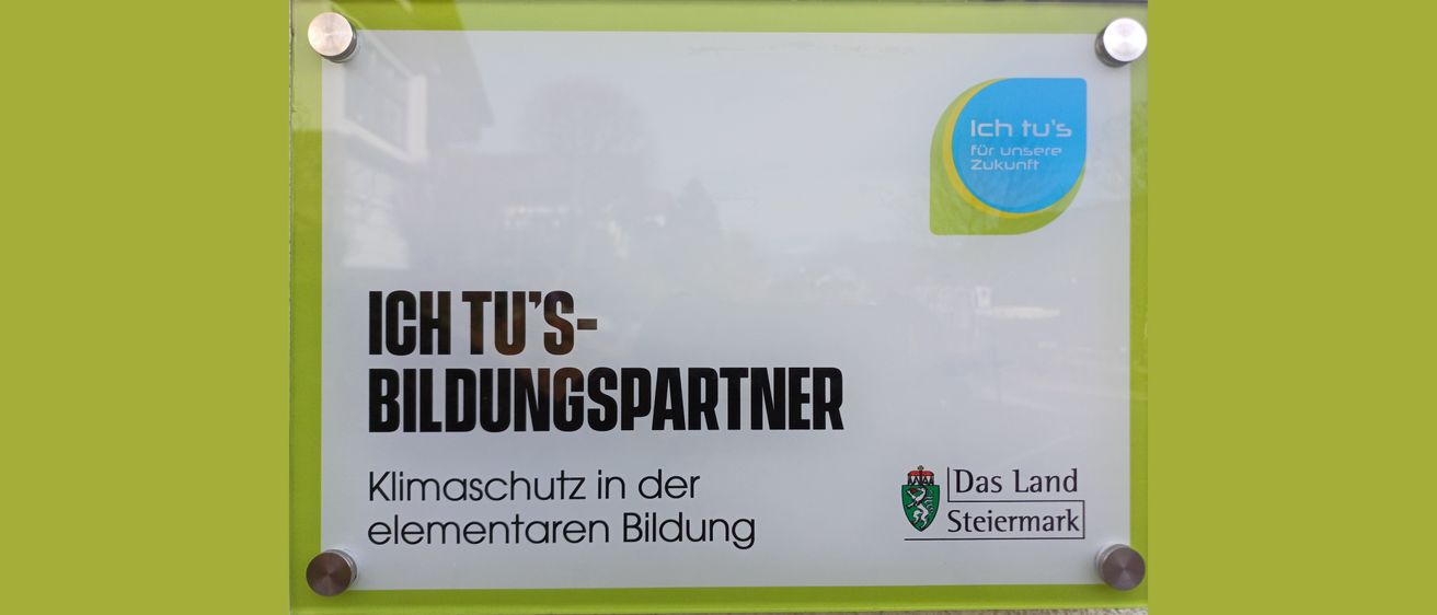 Bild enthält, Advertisement, Text, Sign, Symbol