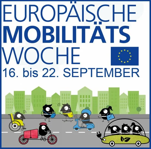 Plakat für die Europäische Mobilitätswoche, das verschiedene Transportmittel und eine europäische Flagge zeigt, vor einem Stadthintergrund. Datum vom 16. bis 22. September.