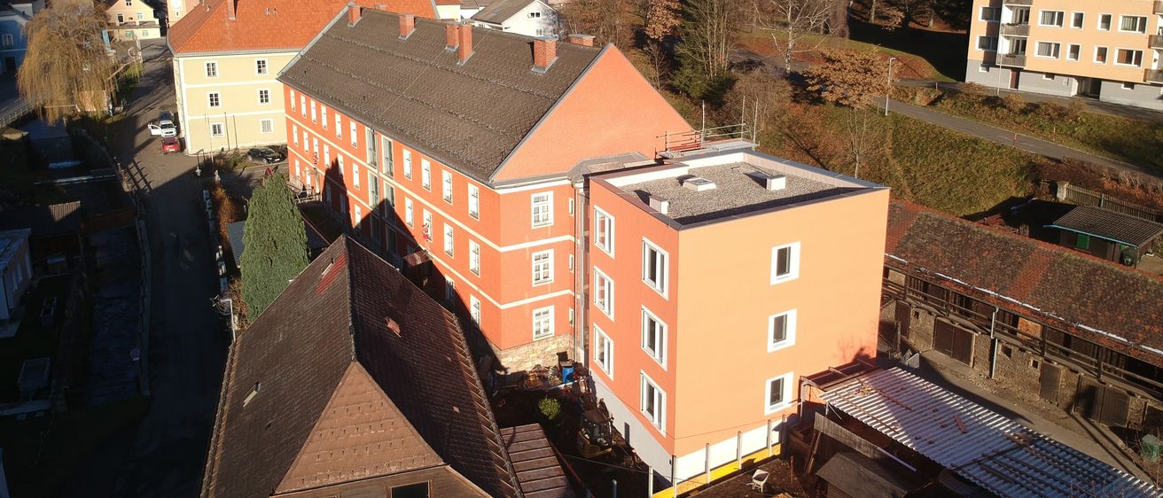 Bild enthält, Architecture, Building, House, Housing, Roof, Outdoors, Aerial View