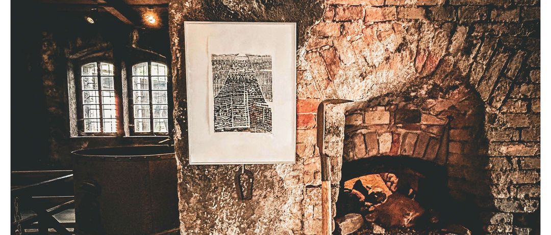 Bild enthält, Fireplace, Indoors, Brick, Hearth