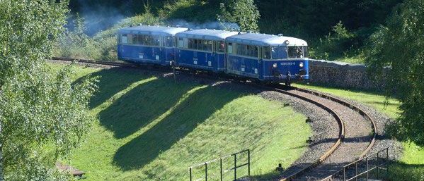 Bild enthält, Railway, Transportation, Train, Vehicle, Person