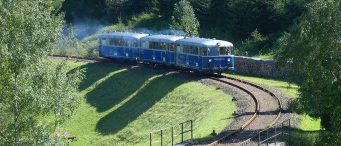 Bild enthält, Railway, Transportation, Train, Vehicle, Person