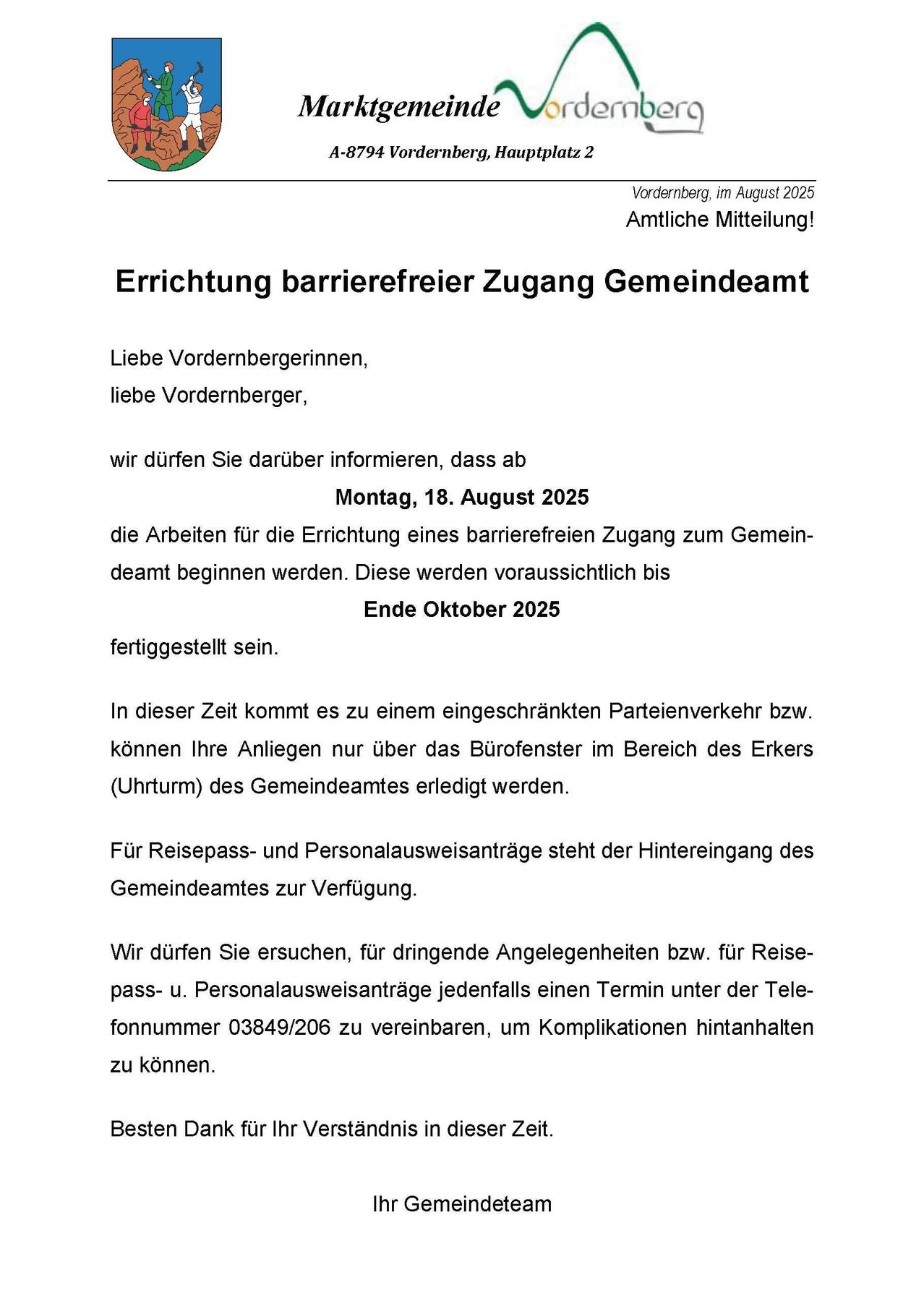 Amtliche Mitteilung vom August 2025 über die Schaffung eines barrierefreien Zugangs zum Rathaus. Die Arbeiten beginnen am 18. August 2025 und sollen bis Ende Oktober 2025 abgeschlossen sein.