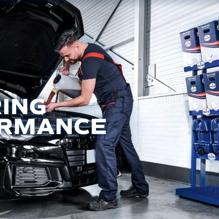 Bild enthält, Alloy Wheel, Spoke, Tire, Wheel, Factory, Adult, Male, Man, Person, Manufacturing