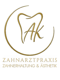 Das Logo für AK Zahnarztpraxis, mit einem stilisierten Zahn in einem goldenen Kreis, repräsentiert Zahnpflege, -erhaltung und -ästhetik.