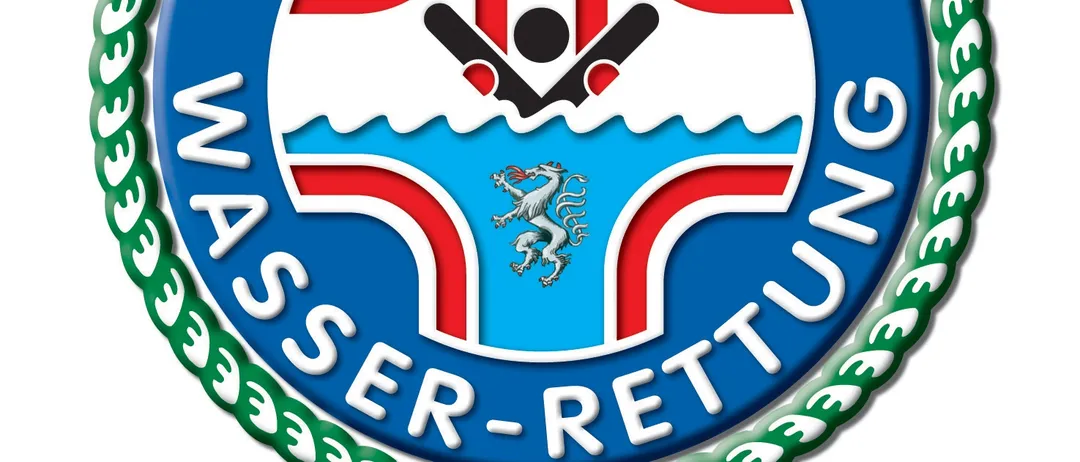 Das Logo der Steirischen Wasser-Rettung zeigt ein Kreuz mit einem Schwimmer, einem Drachen und weißem Text auf blauem Hintergrund.