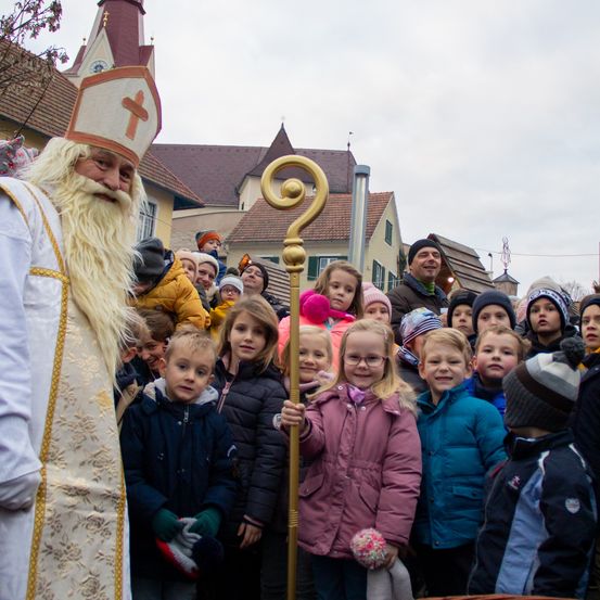 Bild enthält, Hat, Jacket, Person, Child, Female, Girl, Boy, Male, People, Head