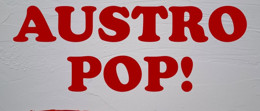 Rot-weißes Plakat für Austro Pop. Es beginnt um 19:00 Uhr in der Sporthalle Frohleiten mit den Gästen Jeannine und Gerry.