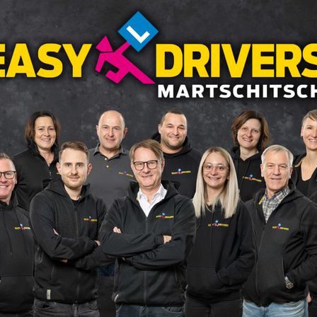 Bild enthält, People, Person, Groupshot, Adult, Female, Woman, Glasses, Male, Man, Jacket