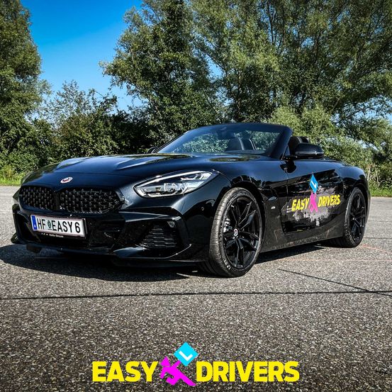 Bild enthält, Spoke, Wheel, Car, Vehicle, Coupe, Sports Car, Alloy Wheel, Tire, License Plate, Chair