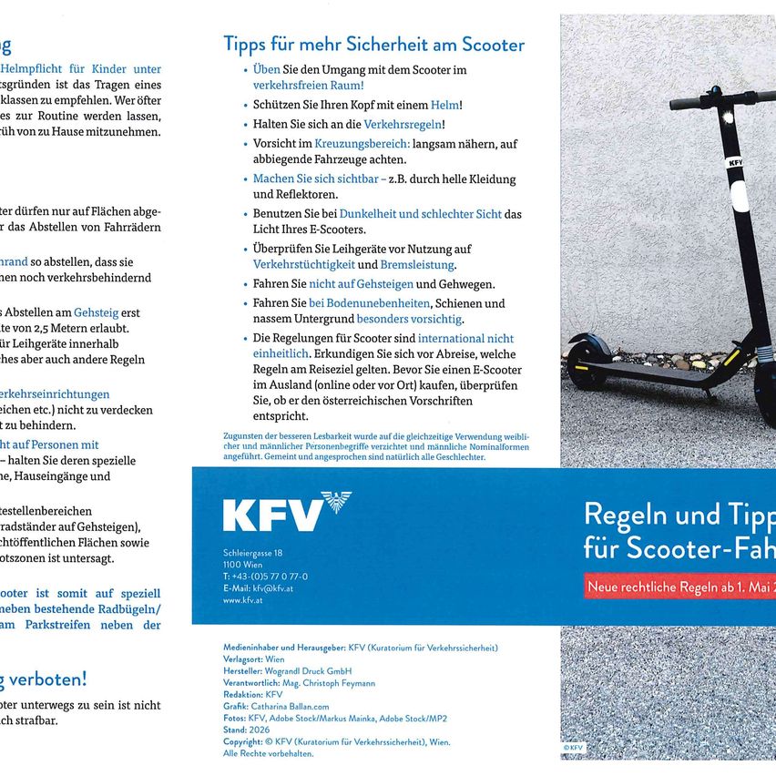 Ein Flyer mit Sicherheitstipps für die Benutzung von Rollern, einschließlich Ratschlägen zum Tragen eines Helms, zur Einhaltung von Verkehrsregeln und zur Vermeidung unsicherer Fahrbedingungen. Es wird betont, den Roller vor der Nutzung zu überprüfen und die örtlichen Vorschriften zu beachten. Der Flyer wird vom KFV veröffentlicht.