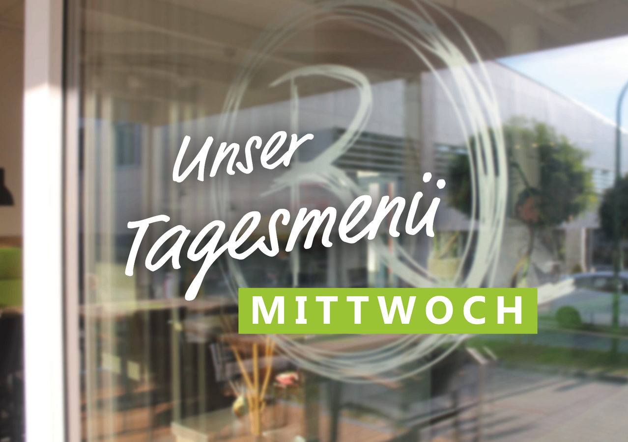 Ein verschwommenes Bild des Restaurant-Inneren zeigt eine Glaswand mit 'Unser Tagesmenu' und 'MITTWOCH' darauf geschrieben. Das Innere ist schwach beleuchtet, mit Tischen und Stühlen im Hintergrund sichtbar.