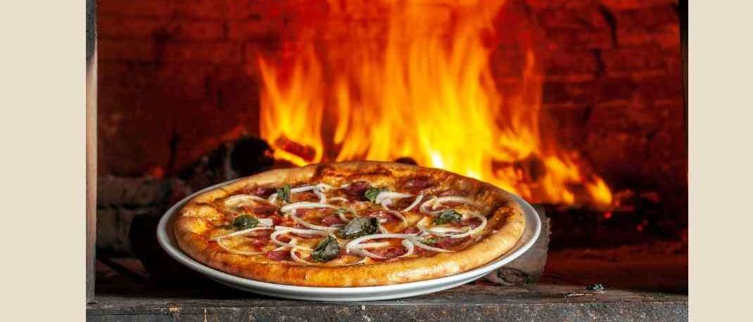 Pizza aus dem Lehmofen