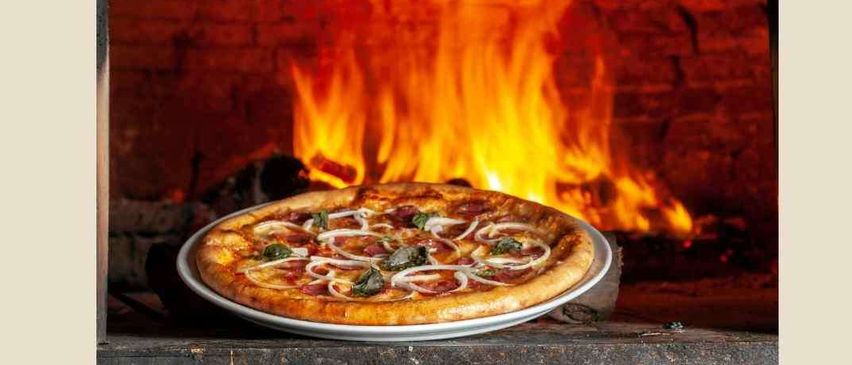 Pizza aus dem Lehmofen