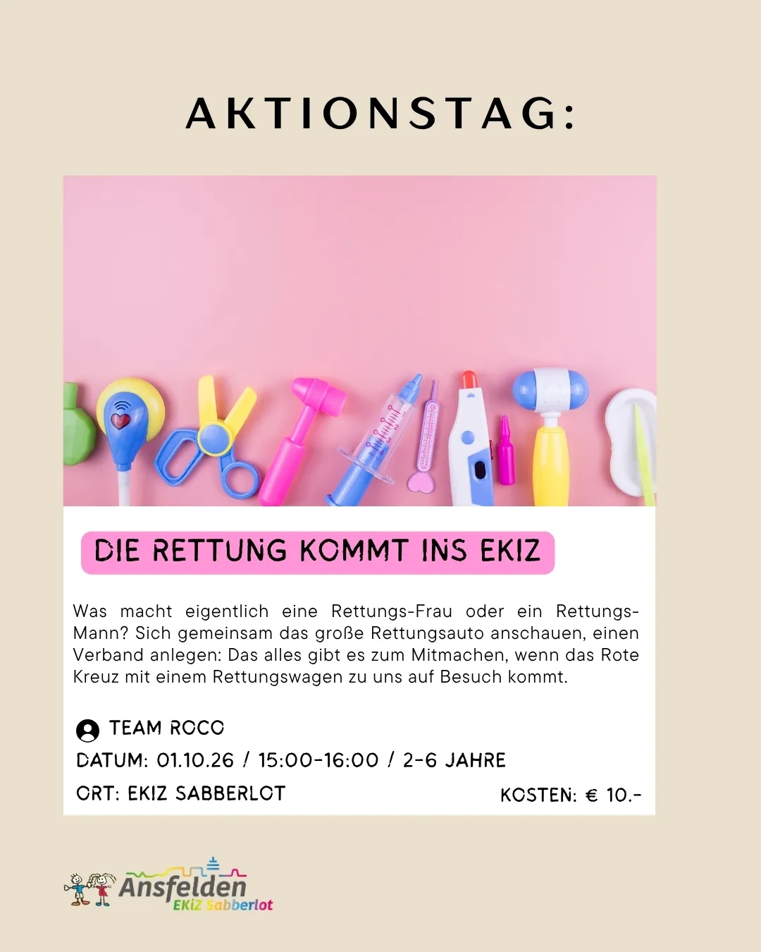 Plakat für einen Aktionstag mit dem Titel 'Aktionstag' auf einem rosa Hintergrund mit verschiedenen farbigen medizinischen Werkzeugen. Der Text lautet 'Die Rettung kommt ins EKIZ' und enthält Details zum Datum, zur Zeit und zum Ort der Veranstaltung.