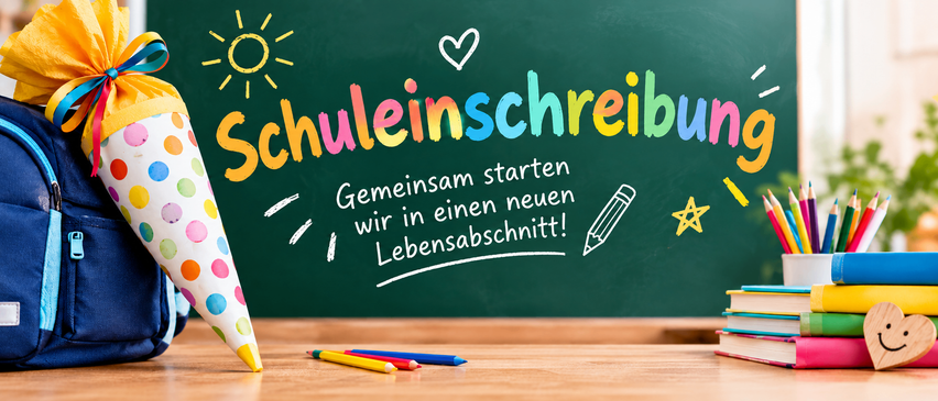 Ein Tafel mit bunter Schrift, die 'schuleingangsschreib' und 'Gemeinsam starten wir in einen neuen Lebensabschnitt!' mit einem Herz- und Sonnensymbol darüber sagt.