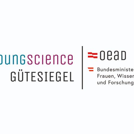 Das Bild zeigt ein Logo für 'Young Science', das ein Siegel und den Text 'Gütesiegel' enthält. Das Logo wird durch den Text 'oEAD' und 'Bundesministerium Frauen, Wissen und Forschung' ergänzt.