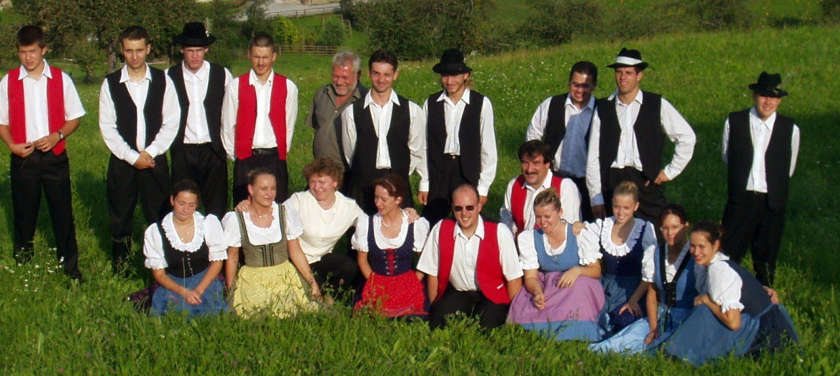 Bild enthält, People, Person, Grass, Vest, Shirt, Formal Wear, Suit, Photography, Portrait, Park
