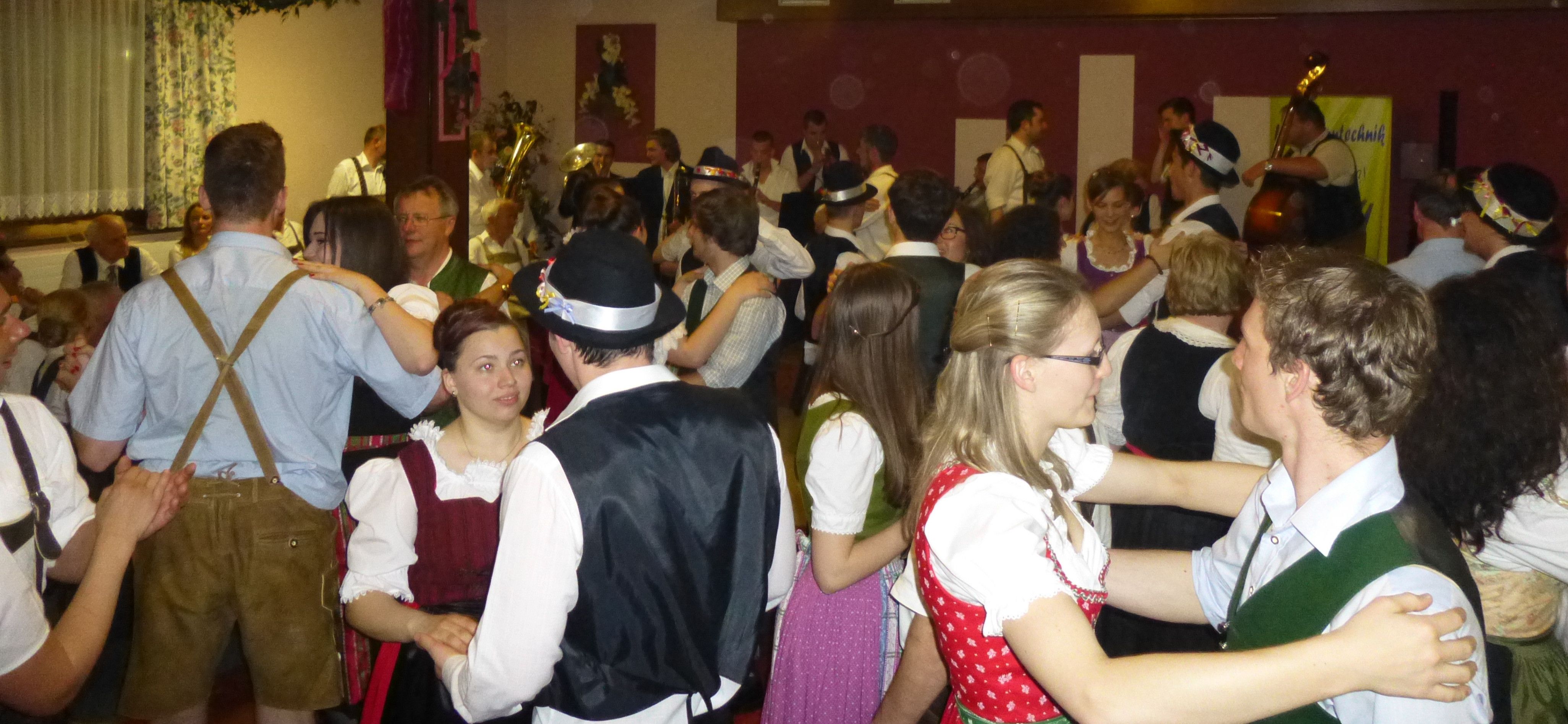 Bild enthält, Adult, Male, Man, Person, Child, Female, Girl, Bride, Woman, Party