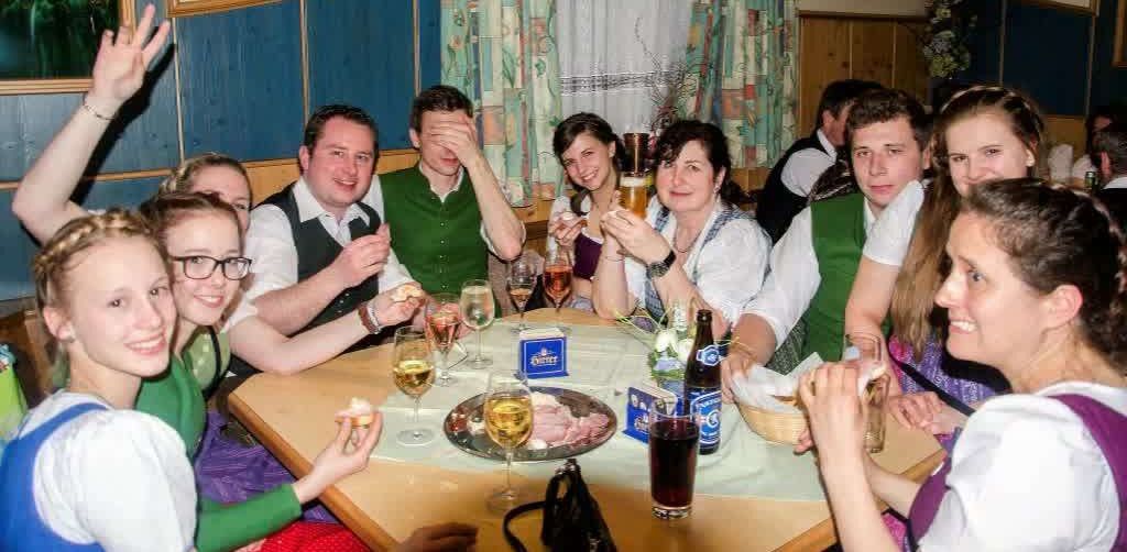 Bild enthält, Fun, Party, People, Person, Adult, Bride, Female, Woman, Beer, Face