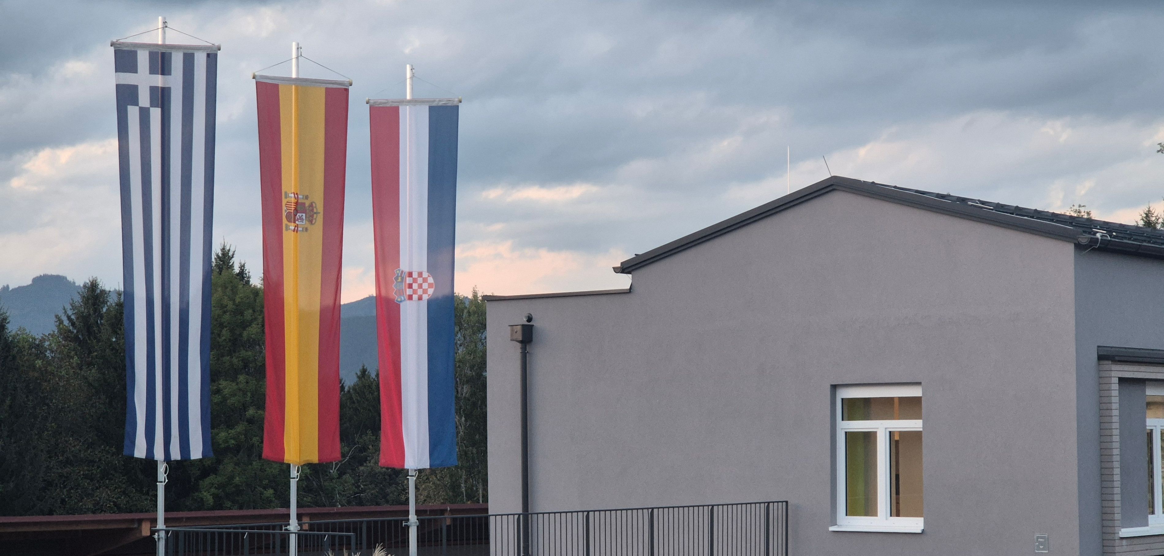 Bild enthält, Architecture, Building, Flag, Tower