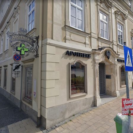 Bild enthält, City, Path, Road, Street, Urban, Corner, Sidewalk, Walkway, Neighborhood, Building