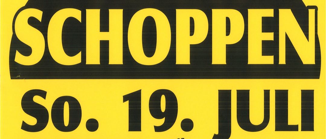Ein gelbes Plakat bewirbt eine Veranstaltung namens 'Fruh Schoppen' am 19. Juli. Die Veranstaltung beinhaltet Musik von 'Bauernmusi Mischendorf' und beginnt um 21:30 Uhr. Das Plakat zeigt ein Bierglas und ein Feueremblem.