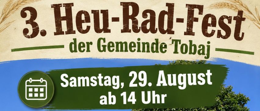 Plakat für eine Gemeinschaftsveranstaltung in Tobaj, Österreich. Die Veranstaltung ist für Samstag, den 29. August, ab 14 Uhr geplant. Aktivitäten umfassen ein Heufiguren-Fest, das um 14:30 Uhr beginnt. Die Veranstaltung zeigt ein mit Heu dekoriertes Fahrrad, mit Holzschildern, die Programmpunkte angeben.