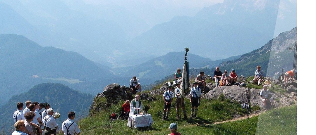 Am Sonntag, 16. August 2026, um 11:00 Uhr findet die Bergmesse am Untersberg statt. Die Veranstaltung wird vom Schellenberg-Verein für Bergstudien organisiert und findet in der Toni Lenz Hütte statt, die sich zwischen der Eisshle und der Toni Lenz Hütte befindet.