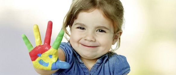 Bild enthält, Photography, Face, Head, Person, Smile, Portrait, Child, Female, Girl, Finger