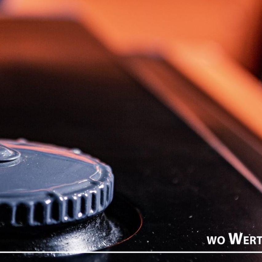 Bild enthält, Electronics, Camera Lens, Lens Cap, Hockey, Ice Hockey, Ice Hockey Puck, Rink, Skating, Sport