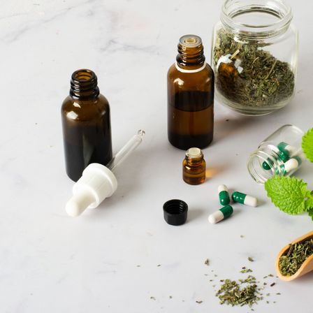Bild enthält, Herbal, Herbs, Plant, Medication, Pill, Bottle, Shaker