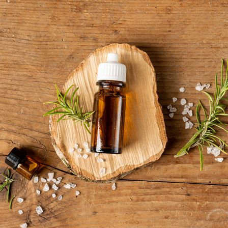 Bild enthält, Plant, Bottle, Cosmetics, Perfume, Herbal, Herbs, Food