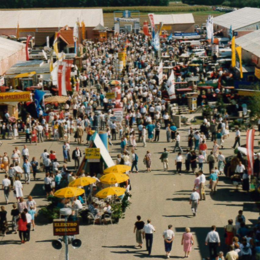 Bild enthält, City, Urban, Person, Amusement Park, Fun, Theme Park, People, Crowd