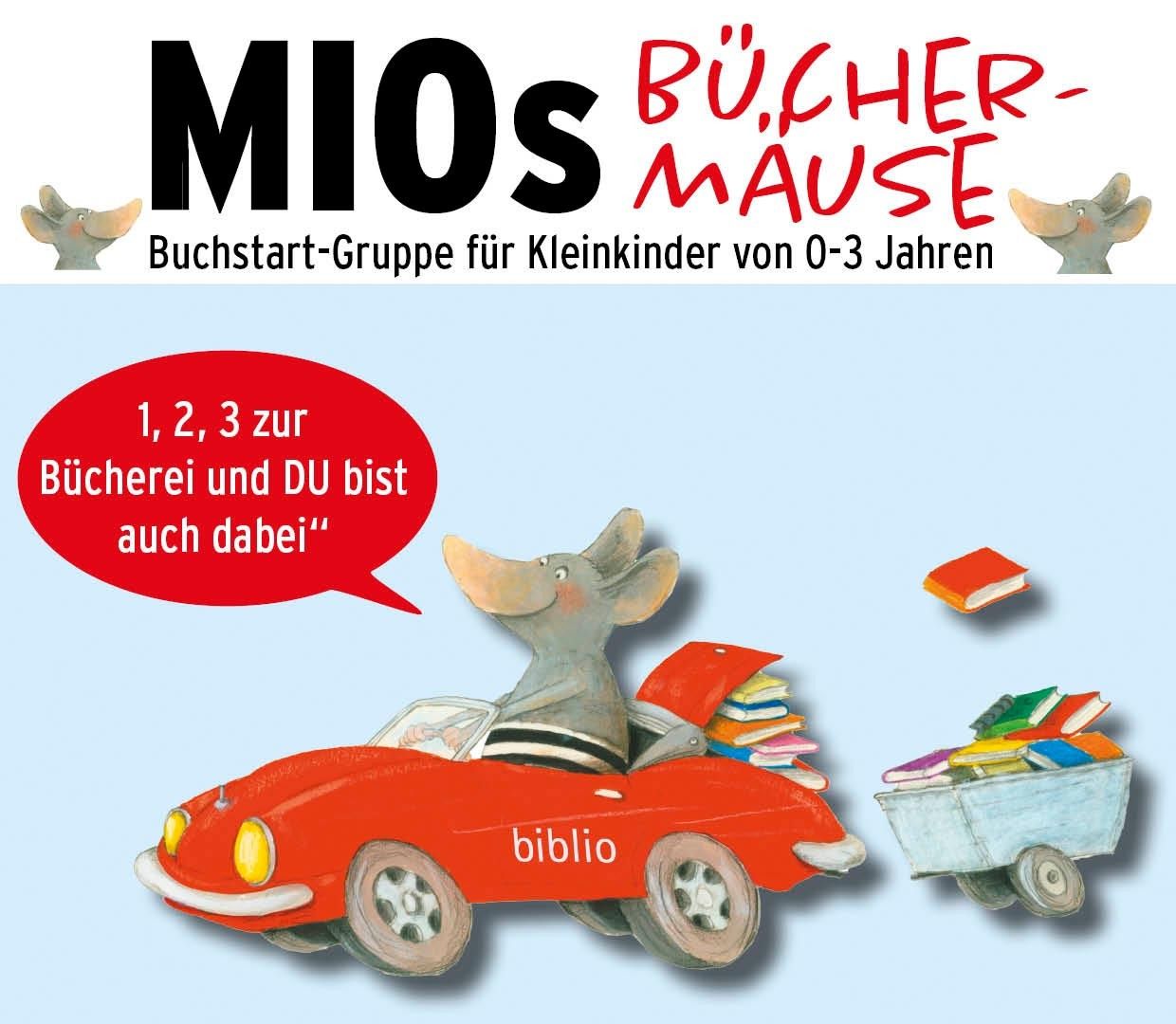 Eine Illustration einer Maus, die ein mit 'biblio' beschriftetes Auto fährt und Bücher trägt, mit einem Sprechblase, die '1, 2, 3 zur icherei und DU bist auch dabei' sagt. Das Bild bewirbt eine Lesegruppe für Kleinkinder.