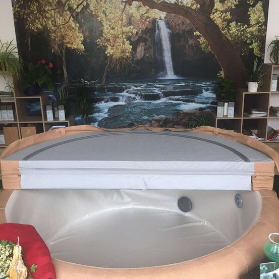 Bild enthält, Tub, Hot Tub, Indoors, Interior Design